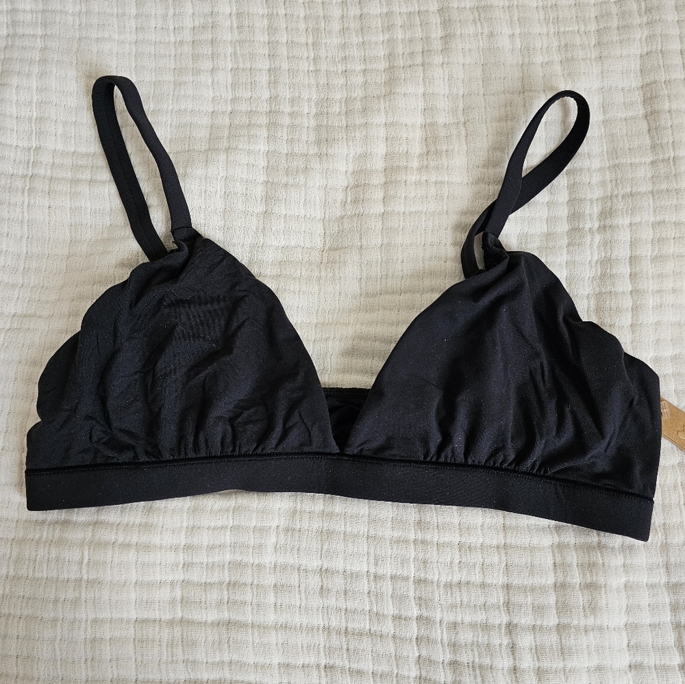 Skims fits everybody triangle cross over bralette